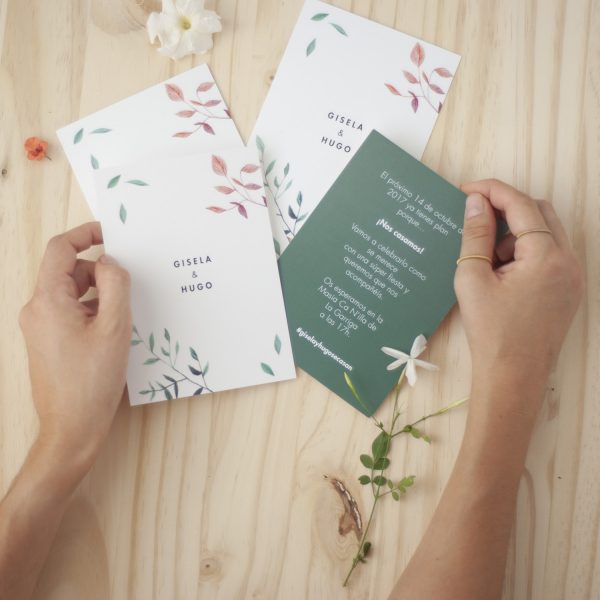 Invitaciones de boda originales con hojas en acuarela estilo rústico minimal